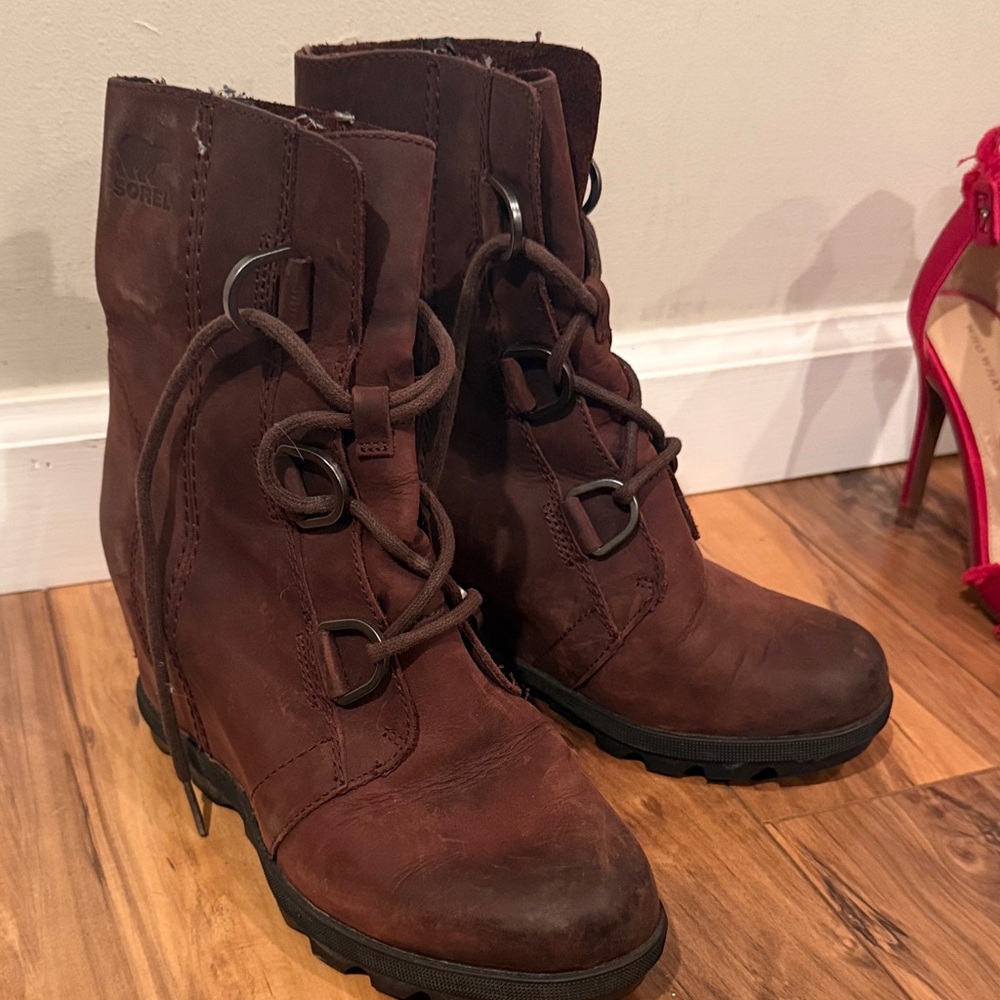 Sorel Women's Dark Brown Lace-Up Boots